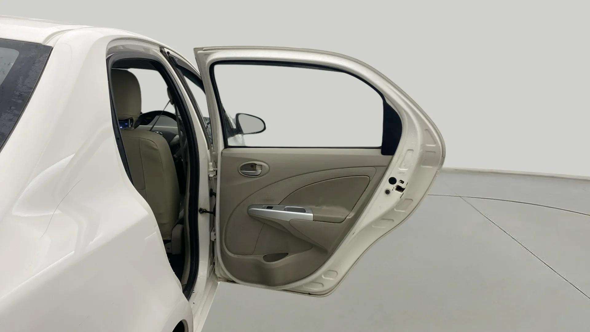 RHS-Rear-Door-Open-33