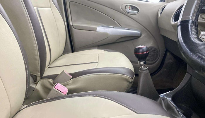 2013 Toyota Etios G, Petrol, Manual, 57,884 km, Gear Lever