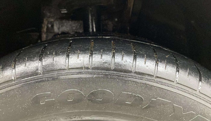 2018 Tata NEXON XM DIESEL, Diesel, Manual, 96,108 km, Right Front Tyre Tread