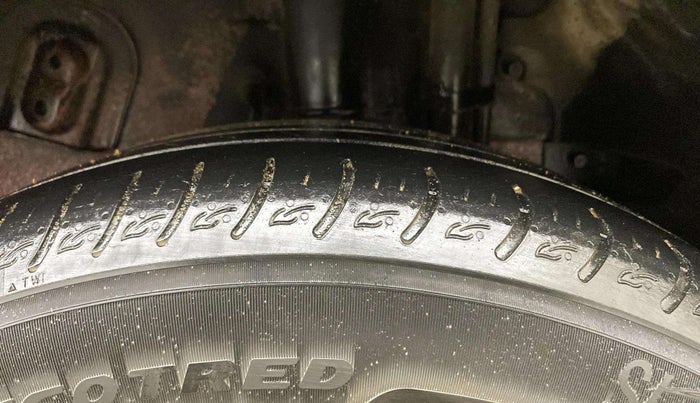 2018 Tata NEXON XM DIESEL, Diesel, Manual, 96,108 km, Left Rear Tyre Tread