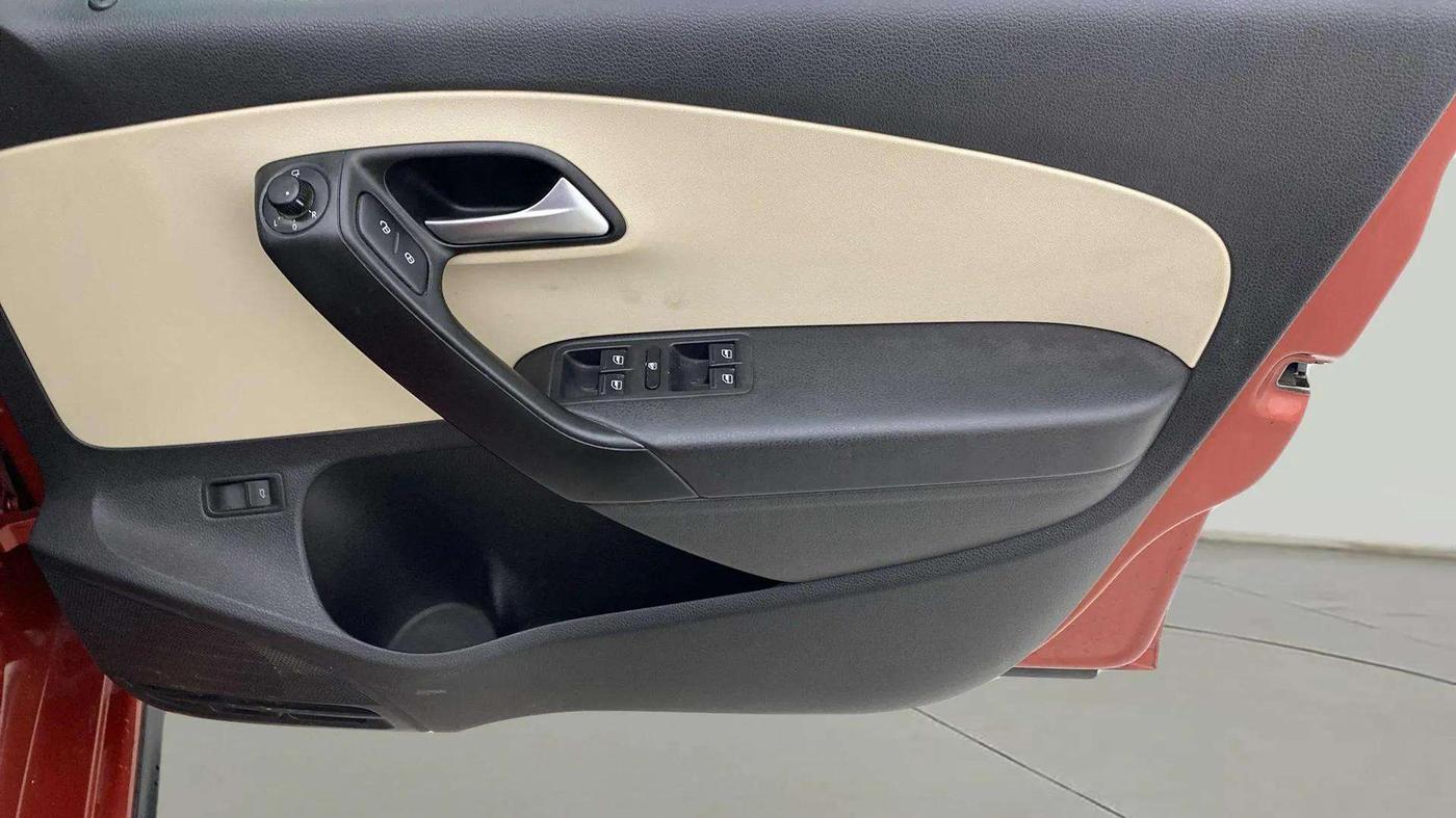 2020 Volkswagen Vento HIGHLINE PLUS 1.0L TSI, Petrol, Manual, 65,182 km, Driver Side Door Panels Control