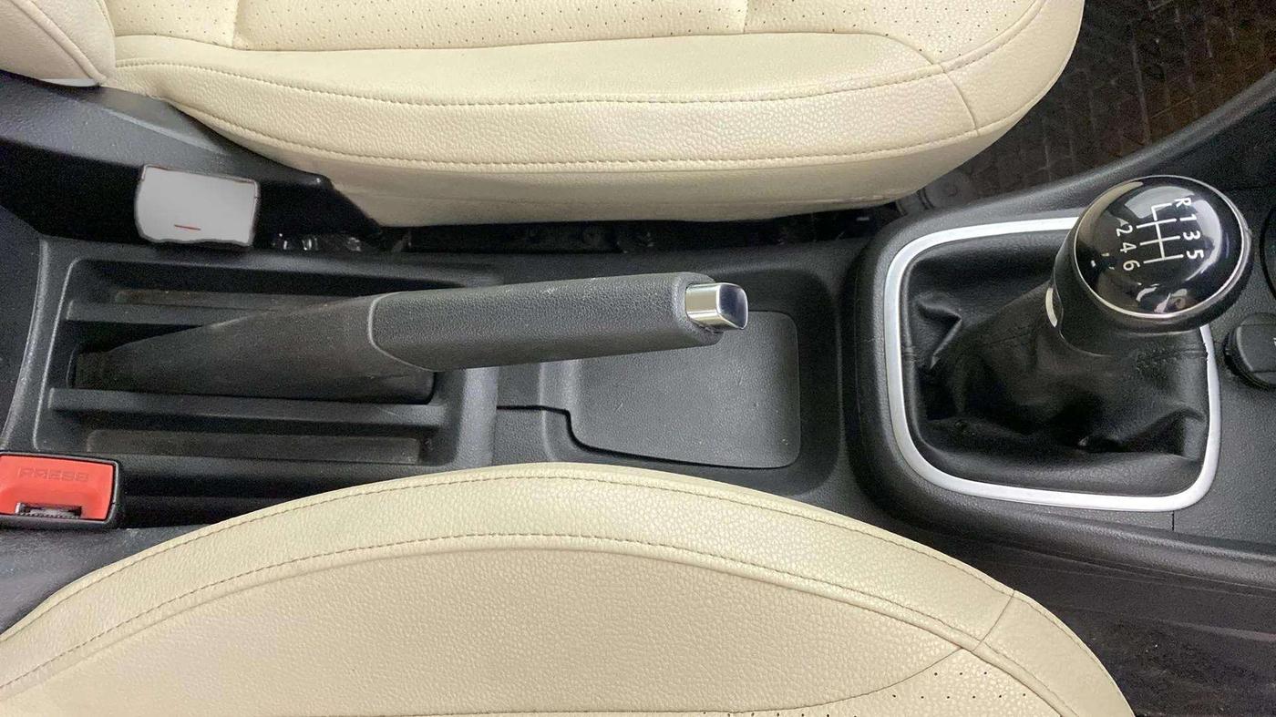 2020 Volkswagen Vento HIGHLINE PLUS 1.0L TSI, Petrol, Manual, 65,182 km, Gear Lever