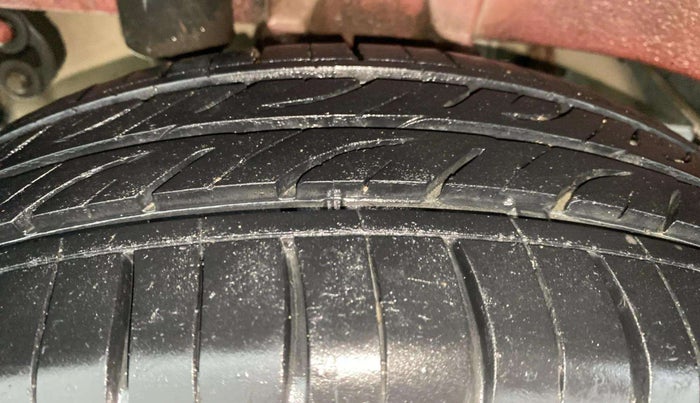 2017 Mahindra Kuv100 K4 6 STR, Petrol, Manual, 20,129 km, Right Rear Tyre Tread