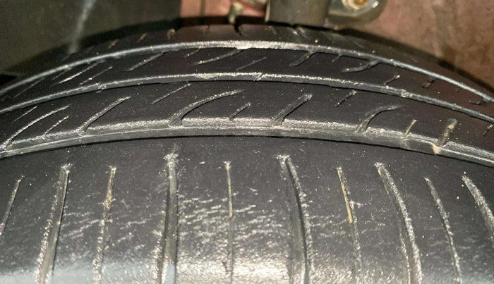 2017 Mahindra Kuv100 K4 6 STR, Petrol, Manual, 20,129 km, Left Front Tyre Tread