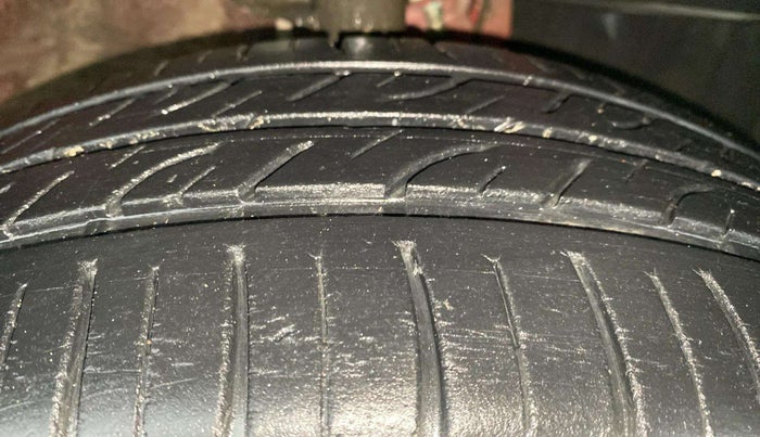 2017 Mahindra Kuv100 K4 6 STR, Petrol, Manual, 20,129 km, Right Front Tyre Tread