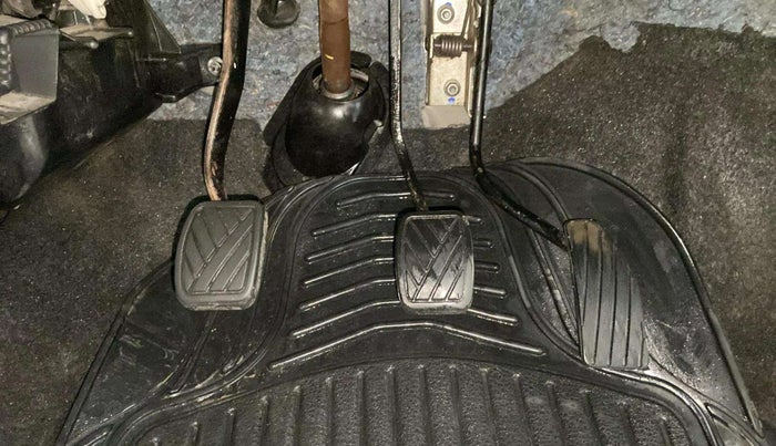 2017 Maruti Wagon R 1.0 VXI, Petrol, Manual, 38,111 km, Pedals