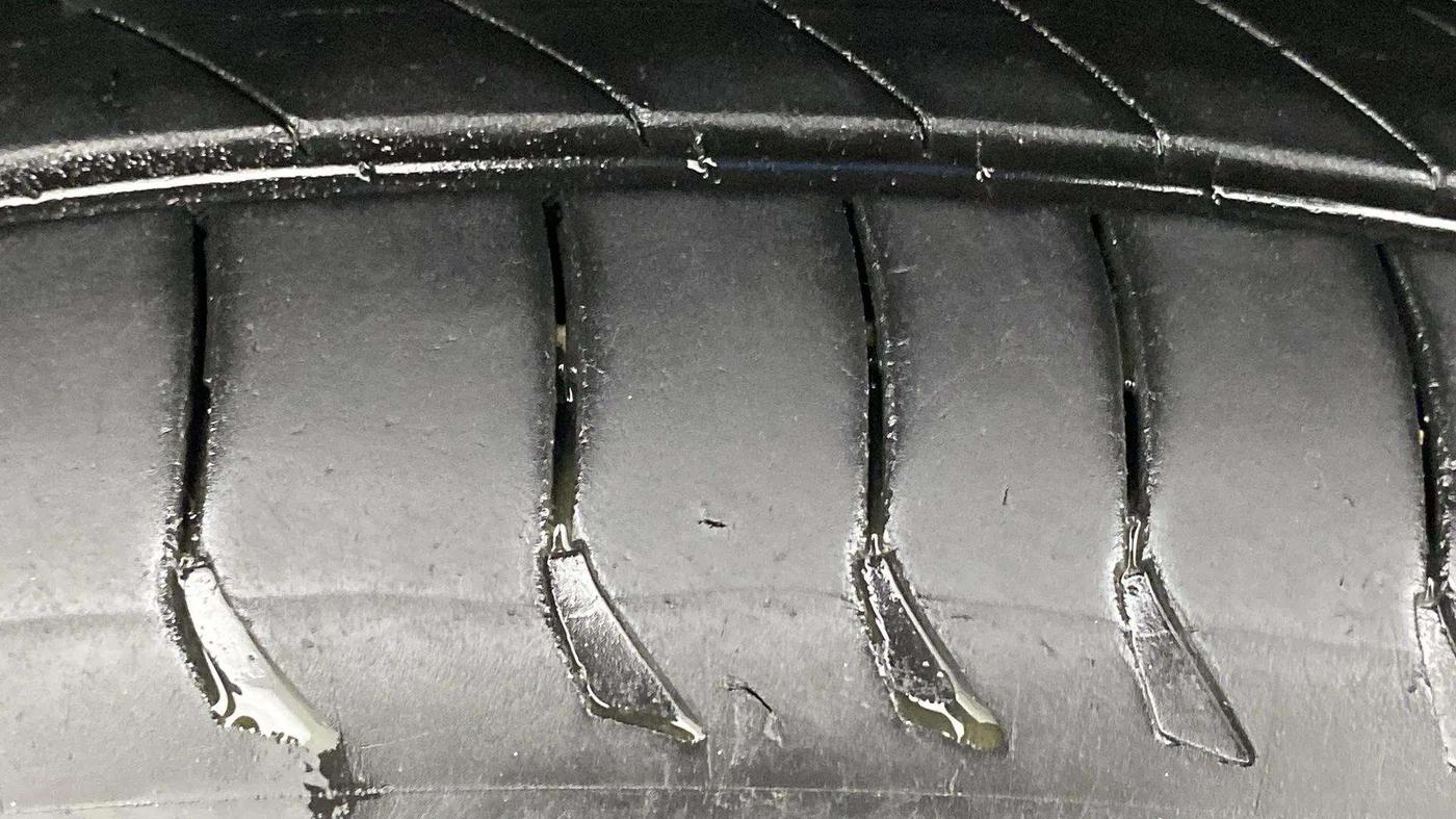 2018 Tata NEXON XT PETROL, Petrol, Manual, 82,477 km, Left Front Tyre Tread
