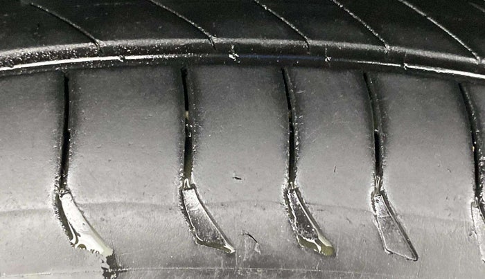 2018 Tata NEXON XT PETROL, Petrol, Manual, 82,406 km, Left Front Tyre Tread