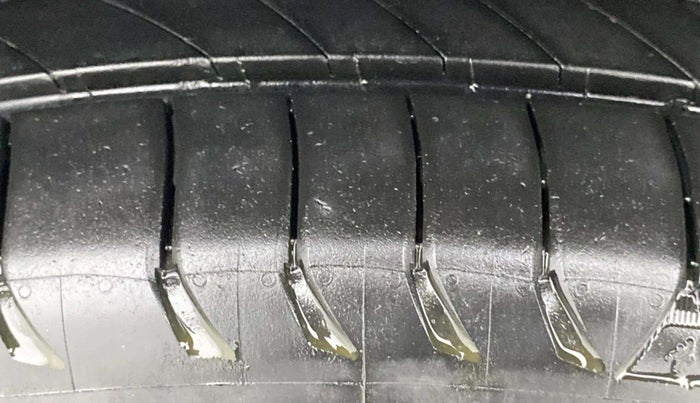 2018 Tata NEXON XT PETROL, Petrol, Manual, 82,406 km, Right Rear Tyre Tread