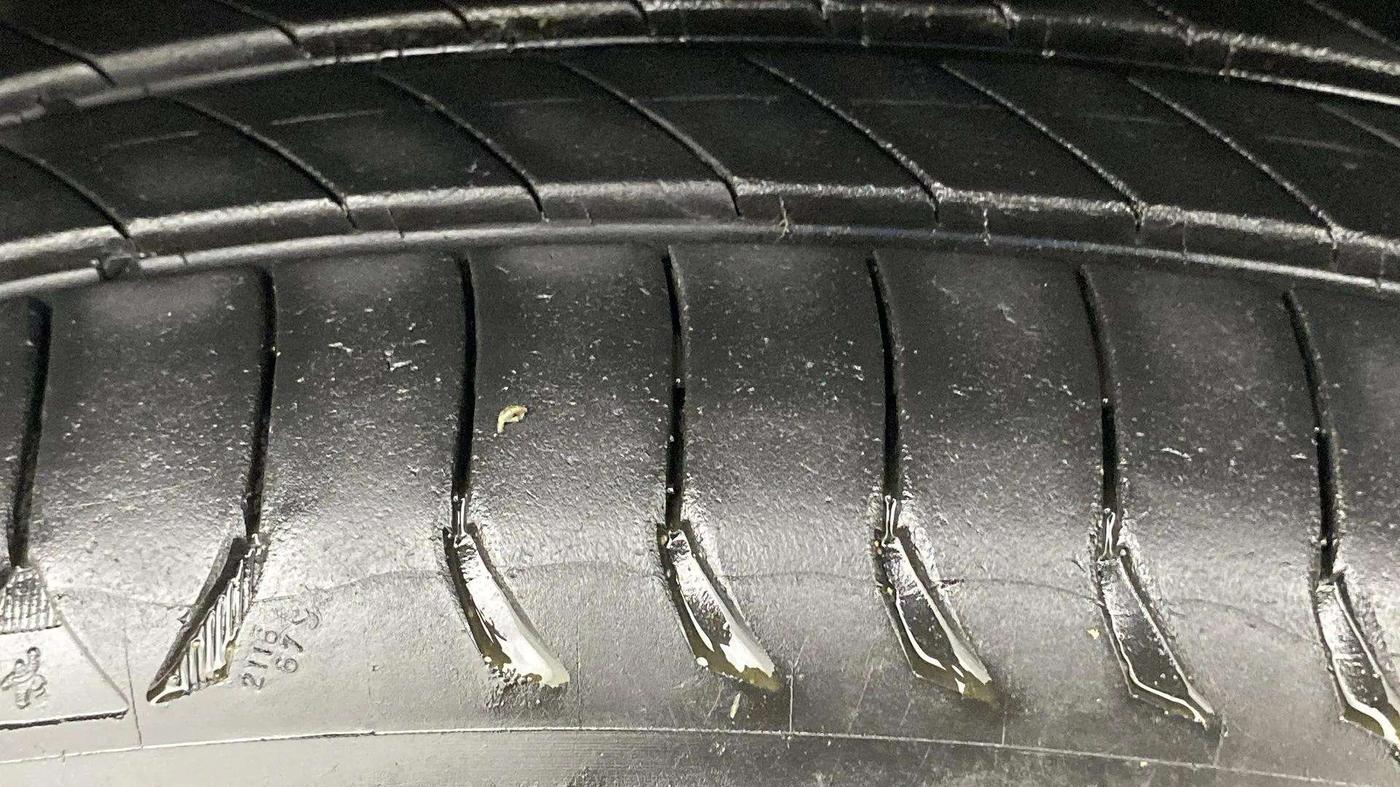 2018 Tata NEXON XT PETROL, Petrol, Manual, 82,477 km, Right Front Tyre Tread