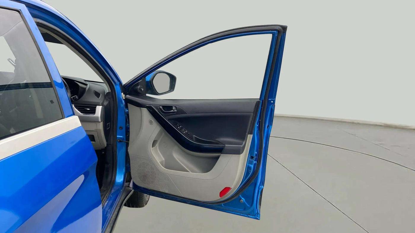 2018 Tata NEXON XT PETROL, Petrol, Manual, 82,477 km, RHS Front Door
