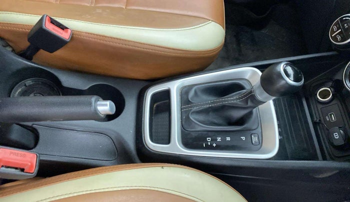 2020 Hyundai VENUE SX PLUS 1.0 TURBO DCT, Petrol, Automatic, 39,608 km, Gear Lever