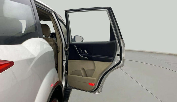 2015 Mahindra XUV500 W10, Diesel, Manual, 97,303 km, RHS Rear Door