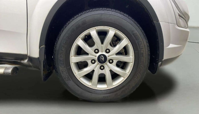 2015 Mahindra XUV500 W10, Diesel, Manual, 97,303 km, Right Front Wheel