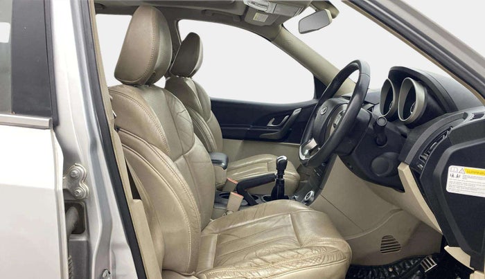 2015 Mahindra XUV500 W10, Diesel, Manual, 97,303 km, Right Side Front Door Cabin
