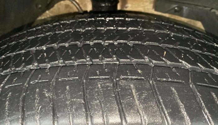 2015 Mahindra XUV500 W10, Diesel, Manual, 97,303 km, Right Front Tyre Tread