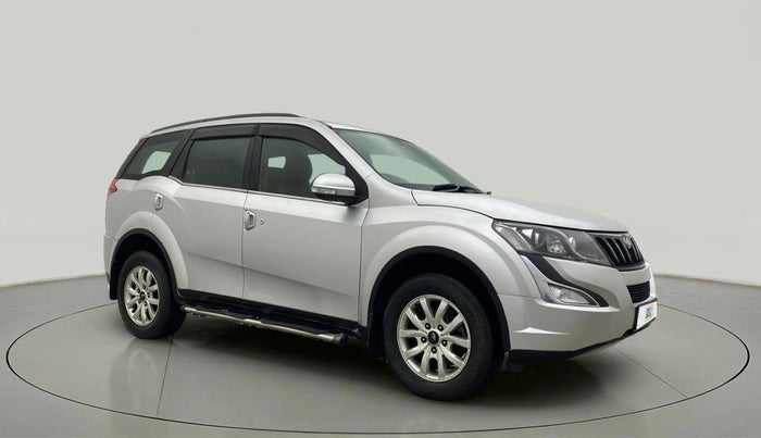 2015 Mahindra XUV500 W10, Diesel, Manual, 97,303 km, Right Front Diagonal