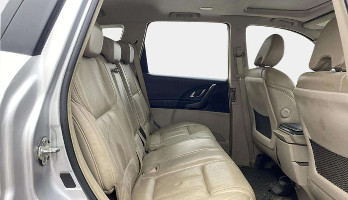 2015 Mahindra XUV500 W10, Diesel, Manual, 97,303 km, Right Side Rear Door Cabin