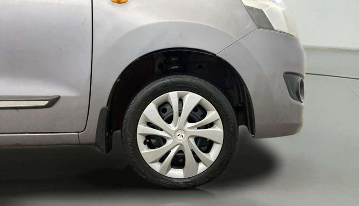 2017 Maruti Wagon R 1.0 VXI AMT, CNG, Automatic, 34,639 km, Right Front Wheel