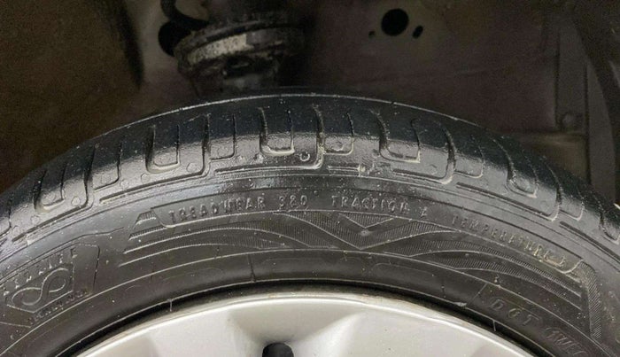 2017 Maruti Wagon R 1.0 VXI AMT, CNG, Automatic, 34,639 km, Right Front Tyre Tread