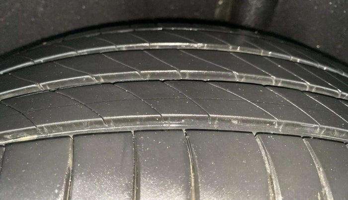2016 Ford Ecosport TITANIUM+ 1.5L DIESEL, Diesel, Manual, 1,10,038 km, Left Rear Tyre Tread