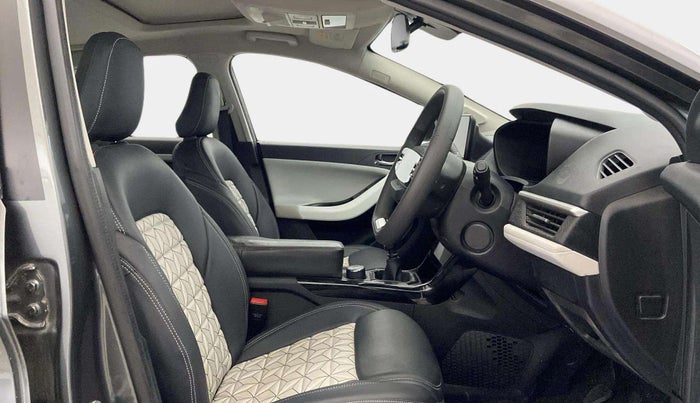2023 Tata NEXON CREATIVE PLUS S 1.2 REVOTRON 6 MT DT, Petrol, Manual, 30,129 km, Right Side Front Door Cabin
