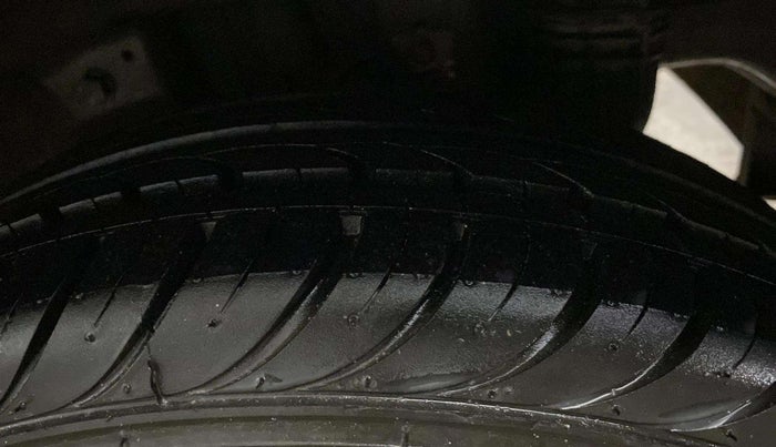 2013 Hyundai Eon MAGNA +, Petrol, Manual, 21,889 km, Left Rear Tyre Tread
