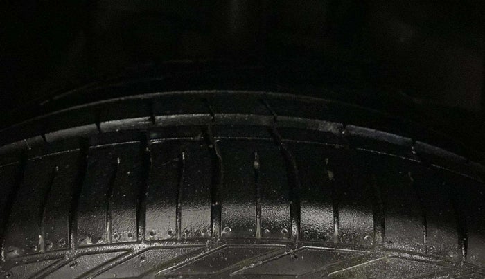 2018 Tata NEXON XZ PLUS PETROL, Petrol, Manual, 33,177 km, Right Front Tyre Tread