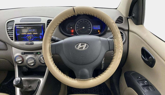 2015 Hyundai i10 MAGNA 1.1, Petrol, Manual, 1,07,598 km, Steering Wheel Close Up