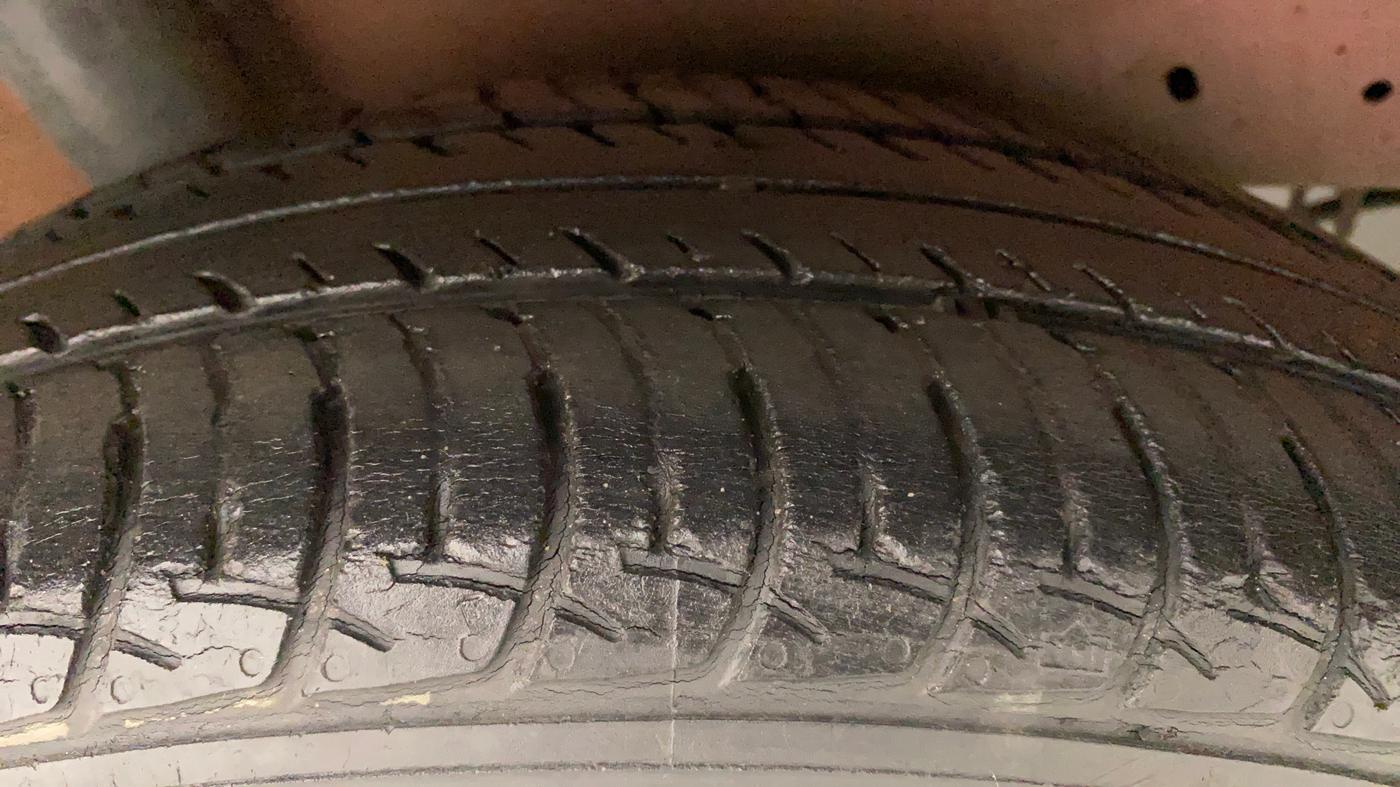 2016 Maruti Celerio ZXI AMT, Petrol, Automatic, 28,404 km, Right Rear Tyre Tread