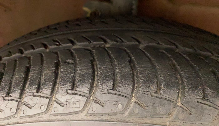 2016 Maruti Celerio ZXI AMT, Petrol, Automatic, 28,404 km, Right Front Tyre Tread