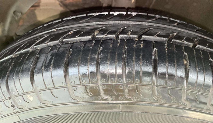 2019 Maruti Dzire VXI AMT, Petrol, Automatic, 49,176 km, Left Front Tyre Tread