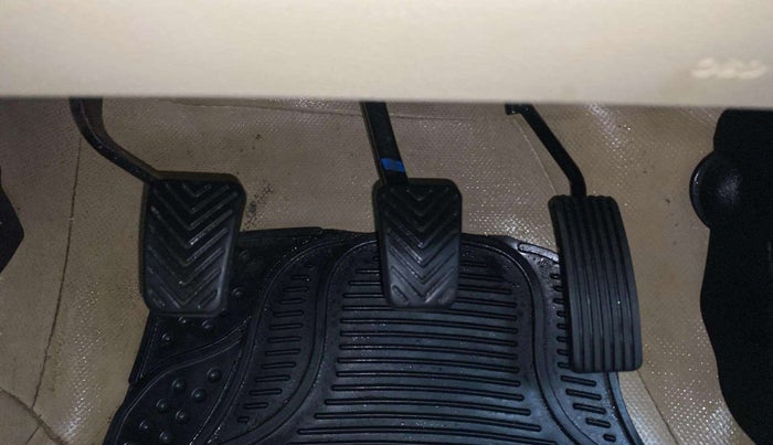 2017 Hyundai Eon ERA +, Petrol, Manual, 79,701 km, Pedals