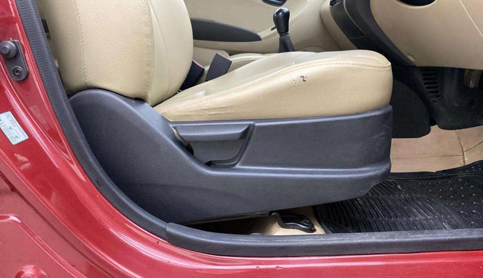 2017 Hyundai Eon ERA +, Petrol, Manual, 79,701 km, Driver Side Adjustment Panel