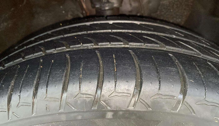 2015 Hyundai Elite i20 ASTA 1.2, Petrol, Manual, 68,068 km, Right Front Tyre Tread