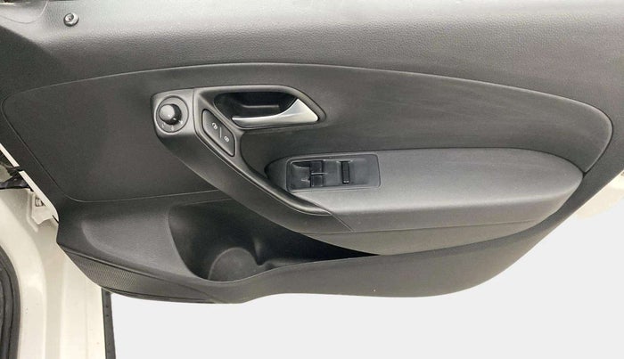 2020 Volkswagen Polo COMFORTLINE PLUS 1.0L MPI, Petrol, Manual, 75,886 km, Driver Side Door Panels Control