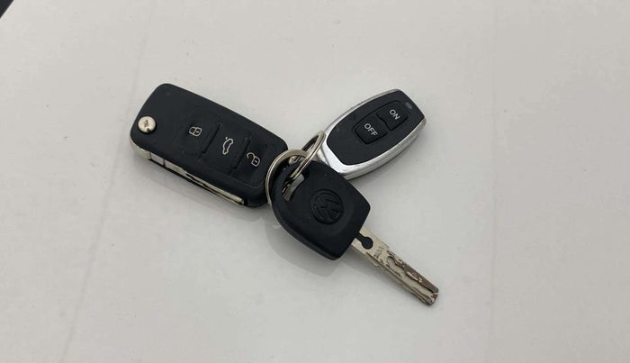 2020 Volkswagen Polo COMFORTLINE PLUS 1.0L MPI, Petrol, Manual, 75,886 km, Key Close Up