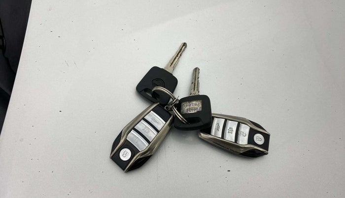 2022 Nissan MAGNITE XE, Petrol, Manual, 35,266 km, Key Close Up