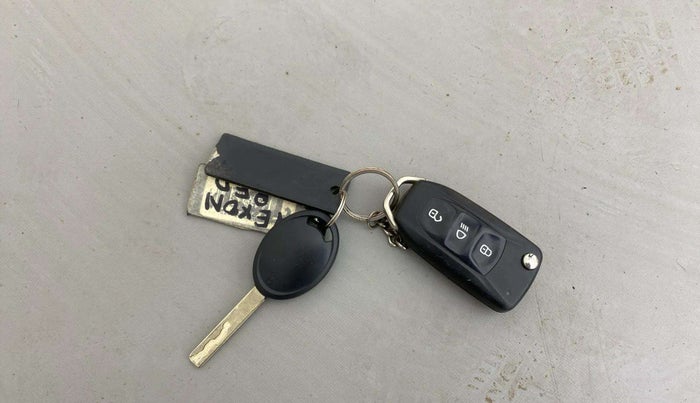 2021 Tata NEXON XM SUNROOF PETROL, Petrol, Manual, 79,002 km, Key Close Up