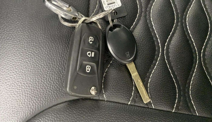2024 Tata Tiago XTA CNG , CNG, Automatic, 8,656 km, Key Close Up