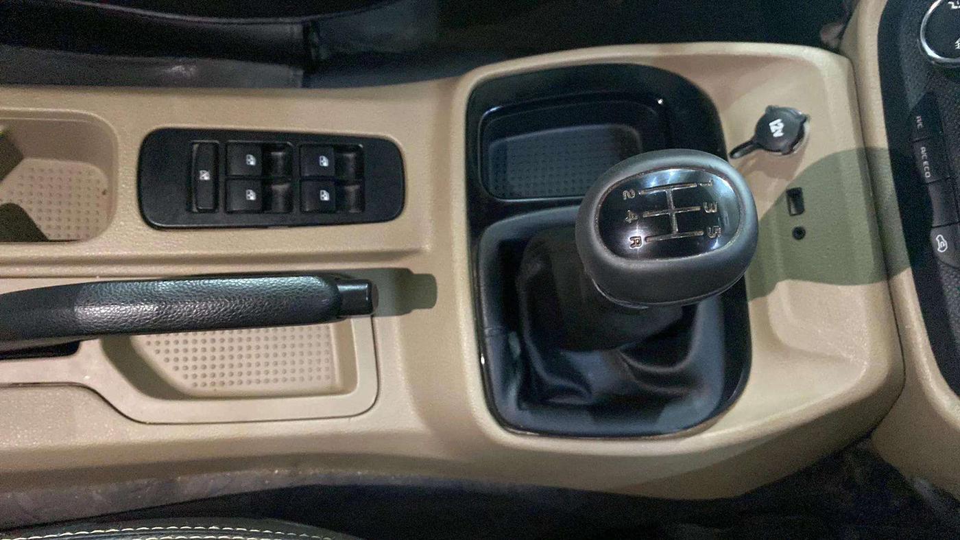 2023 Mahindra BOLERO NEO N 8, Diesel, Manual, 24,181 km, Gear Lever