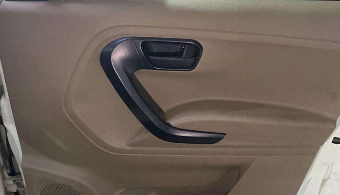 2023 Mahindra BOLERO NEO N 8, Diesel, Manual, 24,138 km, Driver Side Door Panels Control