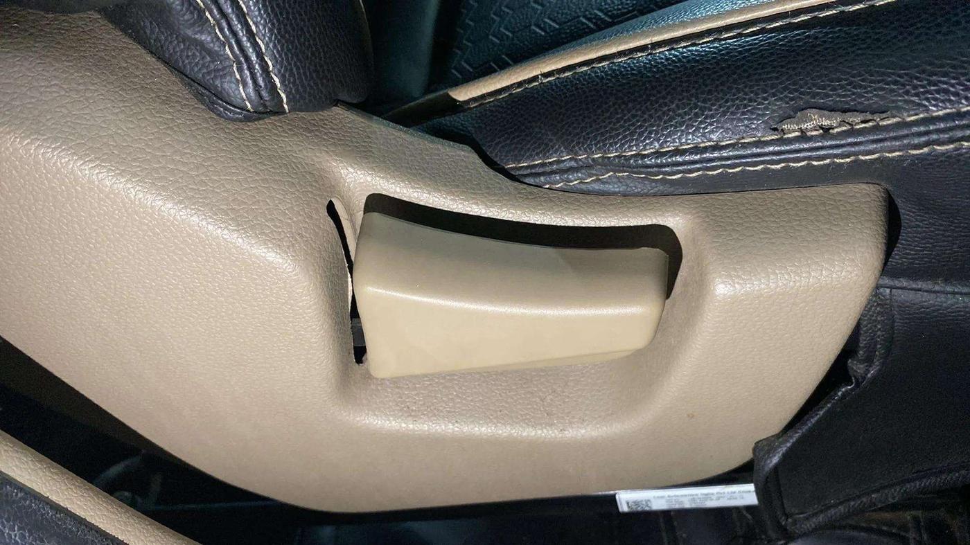 2023 Mahindra BOLERO NEO N 8, Diesel, Manual, 24,181 km, Driver Side Adjustment Panel