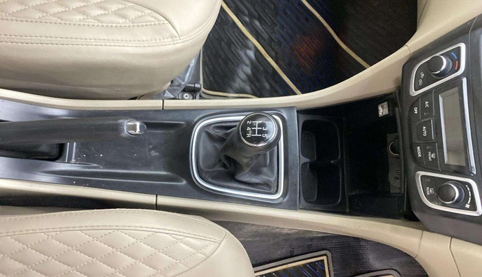 2021 Maruti Ciaz ZETA 1.5 SHVS MT PETROL, Petrol, Manual, 97,711 km, Gear Lever