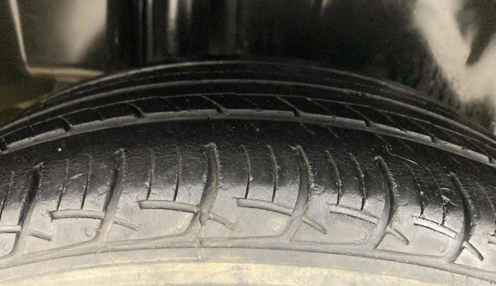 2021 Maruti Ciaz ZETA 1.5 SHVS MT PETROL, Petrol, Manual, 97,711 km, Right Rear Tyre Tread