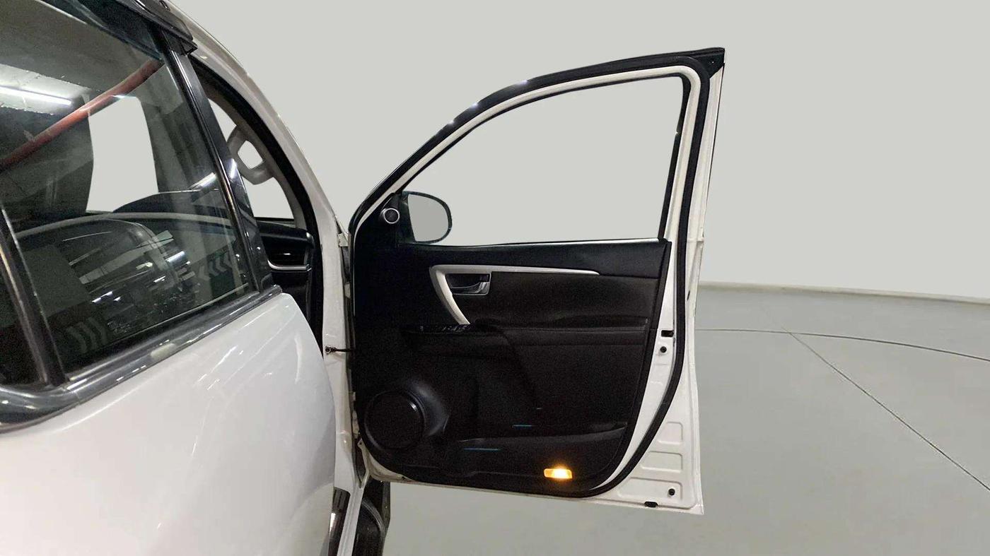 2018 Toyota Fortuner 2.8 4X4 AT, Diesel, Automatic, 1,30,222 km, RHS Front Door