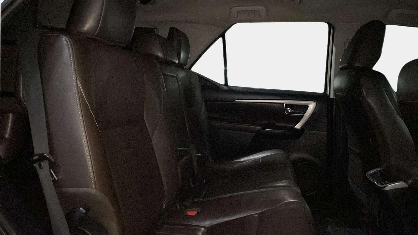 2018 Toyota Fortuner 2.8 4X4 AT, Diesel, Automatic, 1,30,222 km, Right Side Rear Door Cabin