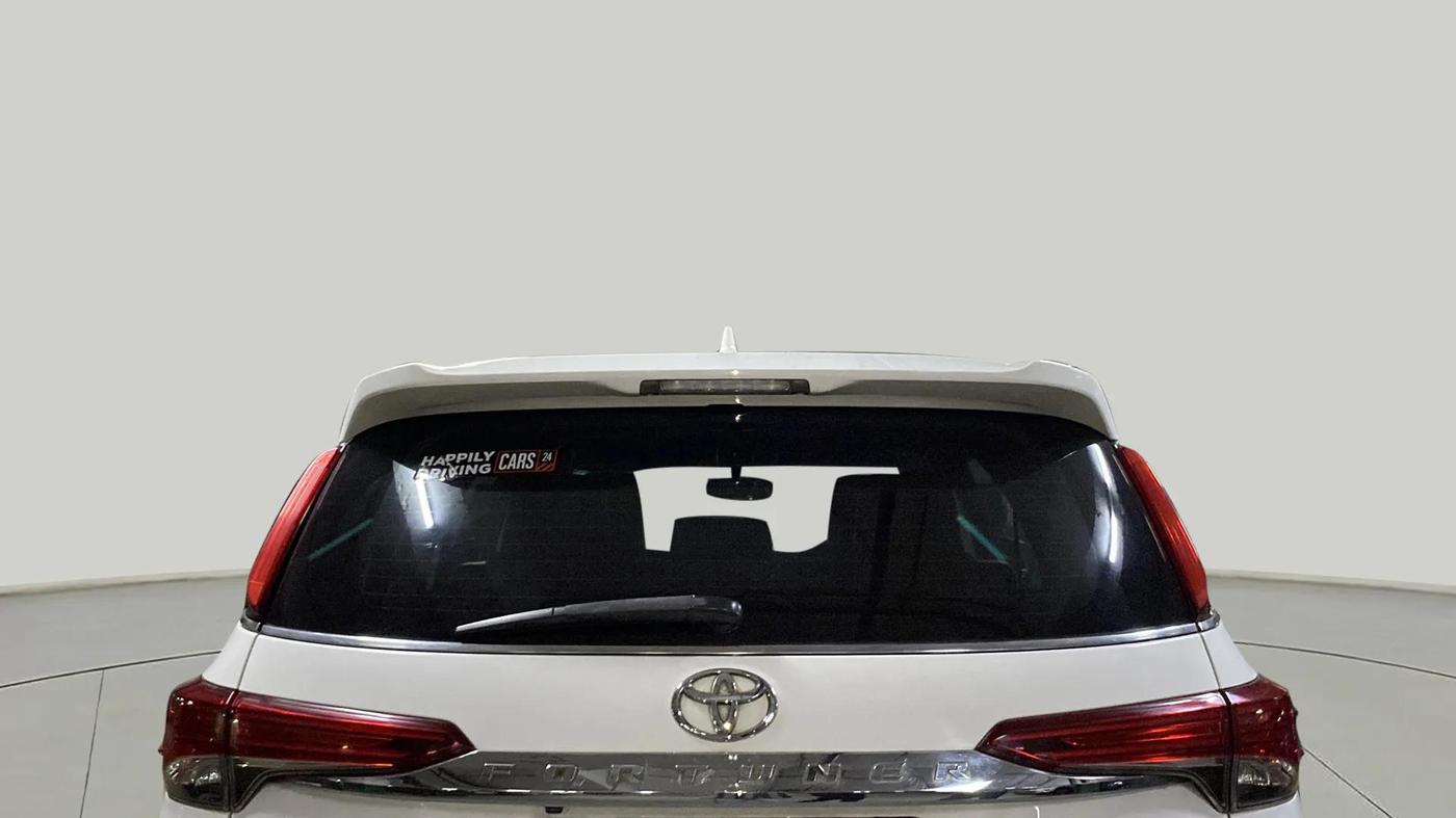 2018 Toyota Fortuner 2.8 4X4 AT, Diesel, Automatic, 1,30,222 km, Rear Windshield