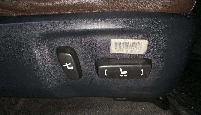 2018 Toyota Fortuner 2.8 4X4 AT, Diesel, Automatic, 1,29,798 km, Driver Side Adjustment Panel