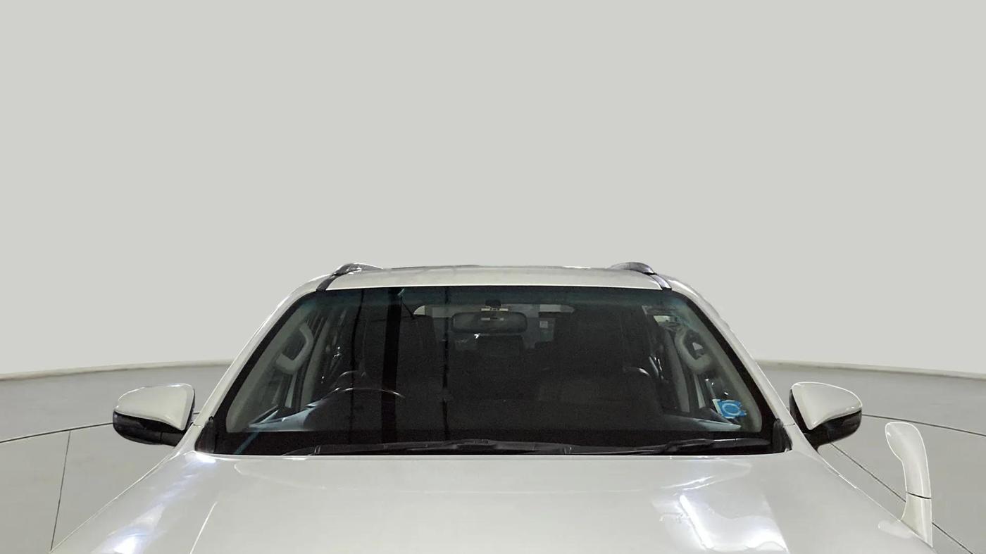 2018 Toyota Fortuner 2.8 4X4 AT, Diesel, Automatic, 1,30,222 km, Front Windshield